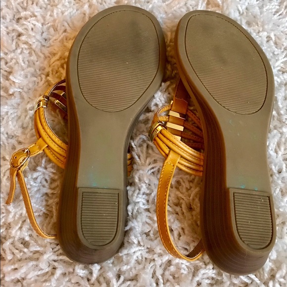 NWOT White Mountain Thong Sandals- size 8.5 - Picture 2 of 5